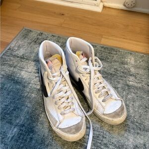 High-Top Sneakers with Black and White Design